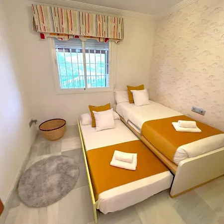 Evans Realty Bj Terraza & Garaje & 3 Habs & 2 Banos * Velez Malaga